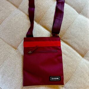Dakine crossbody